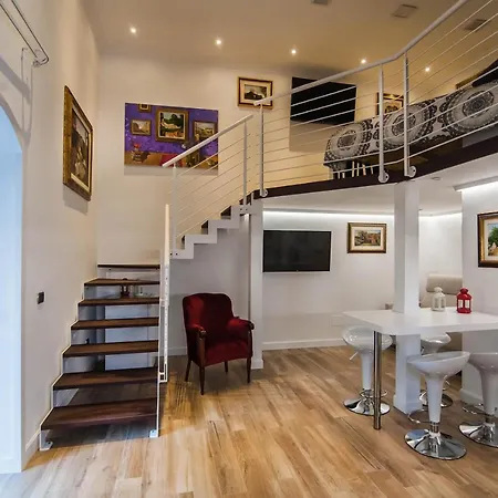 Solimena House 44 *